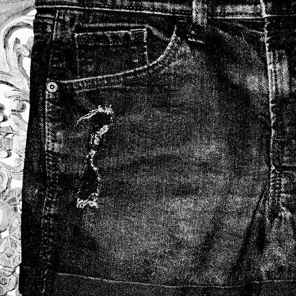 Old Navy Distressed Boyfriend Jean Shorts, Black, Mid Rise, Cuffed, Size 4 - Picture 6 of 12